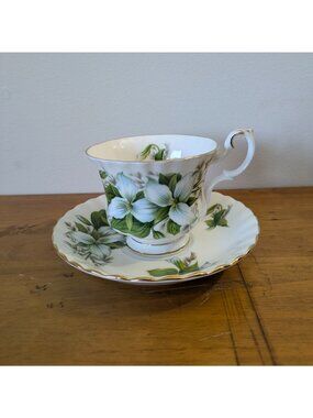 Royal Albert Bone China Trillium Tea Cup & Saucer Set England Floral Gold Trim